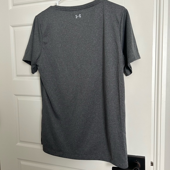 Under Armour Semi Fitted Gray Logo top Size Large - Picture 3 of 4